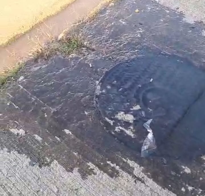  Vazamento de esgoto deixa região do Samambaia com “cheiro de fezes”